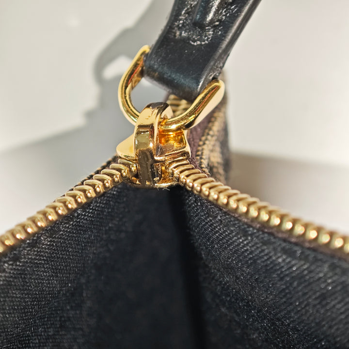 Fendi Cuir verni F Is Fendi Envelope Wallet on Chain