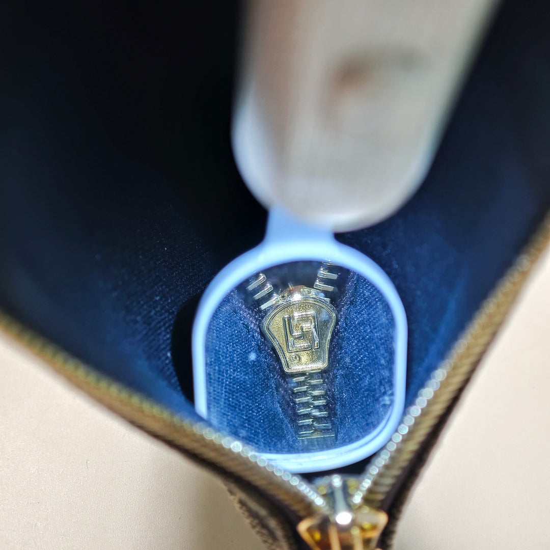 Fendi Cuir verni F Is Fendi Envelope Wallet on Chain
