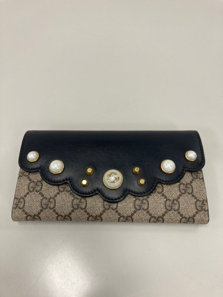Gucci GG Supreme Perle clouté Peony Portefeuille long