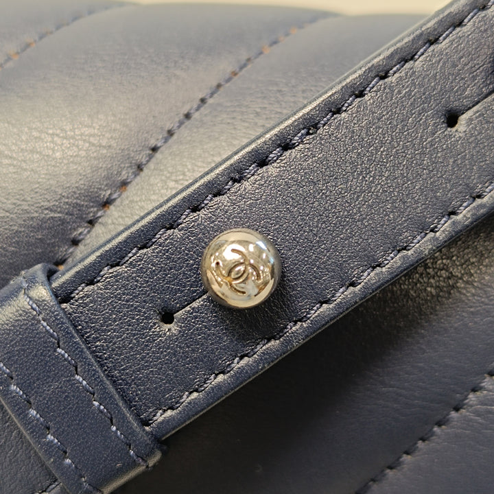 Chanel Medium Chevron Cuir d’agneau Boy à rabat