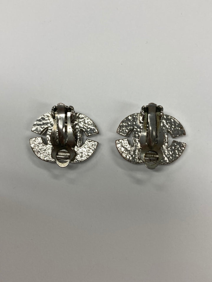 Chanel CC Brass et Strass Clip On Boucles d’oreilles