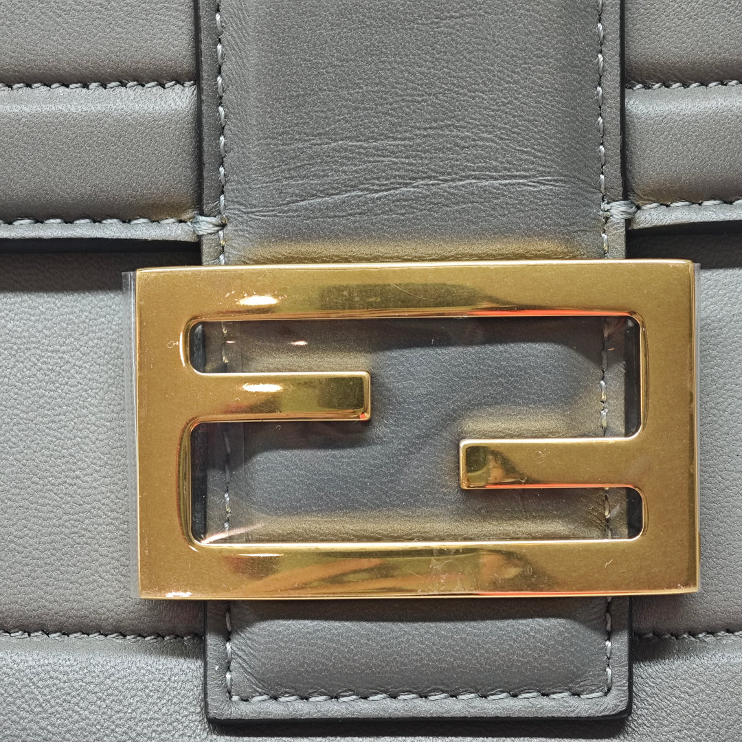 Fendi Cuir Baguette Chain Midi Sac bandoulière