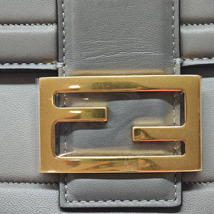Fendi Cuir Baguette Chain Midi Sac bandoulière