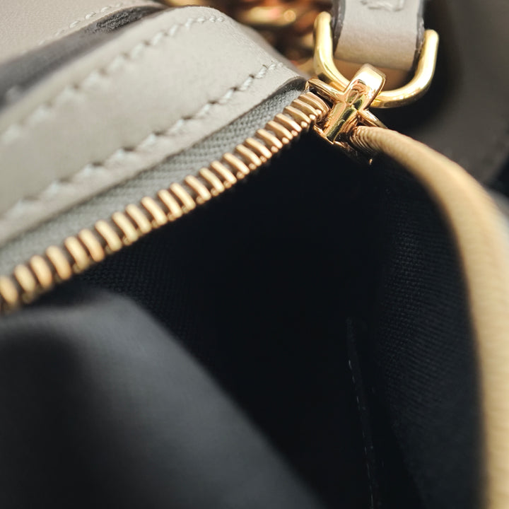 Fendi Cuir Baguette Chain Midi Sac bandoulière
