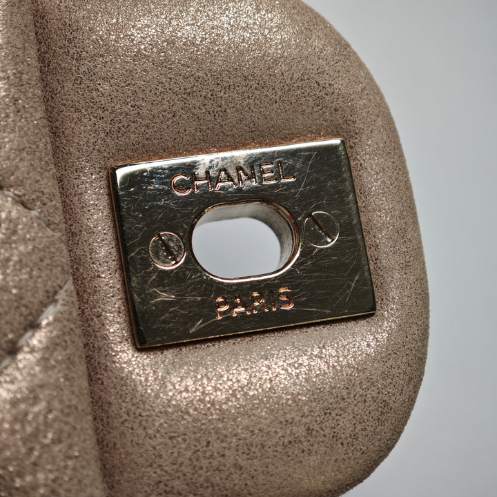 Chanel Medium Metallic Cuir d’agneau Embellished Mineral Nights Simple rabat
