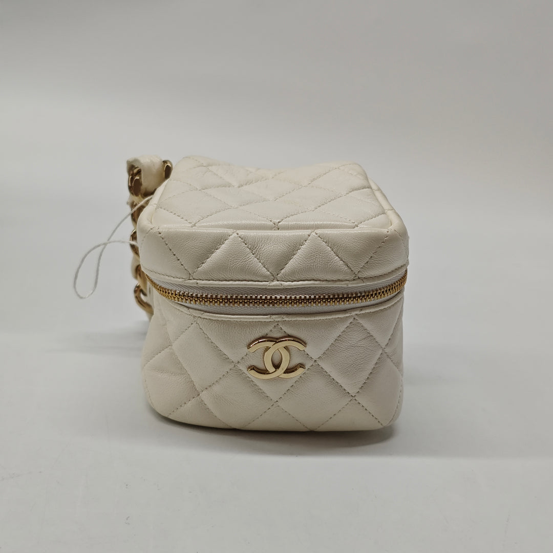 Chanel CC Matelassé Cuir d’agneau Cube Zip Pochette avec chaîne