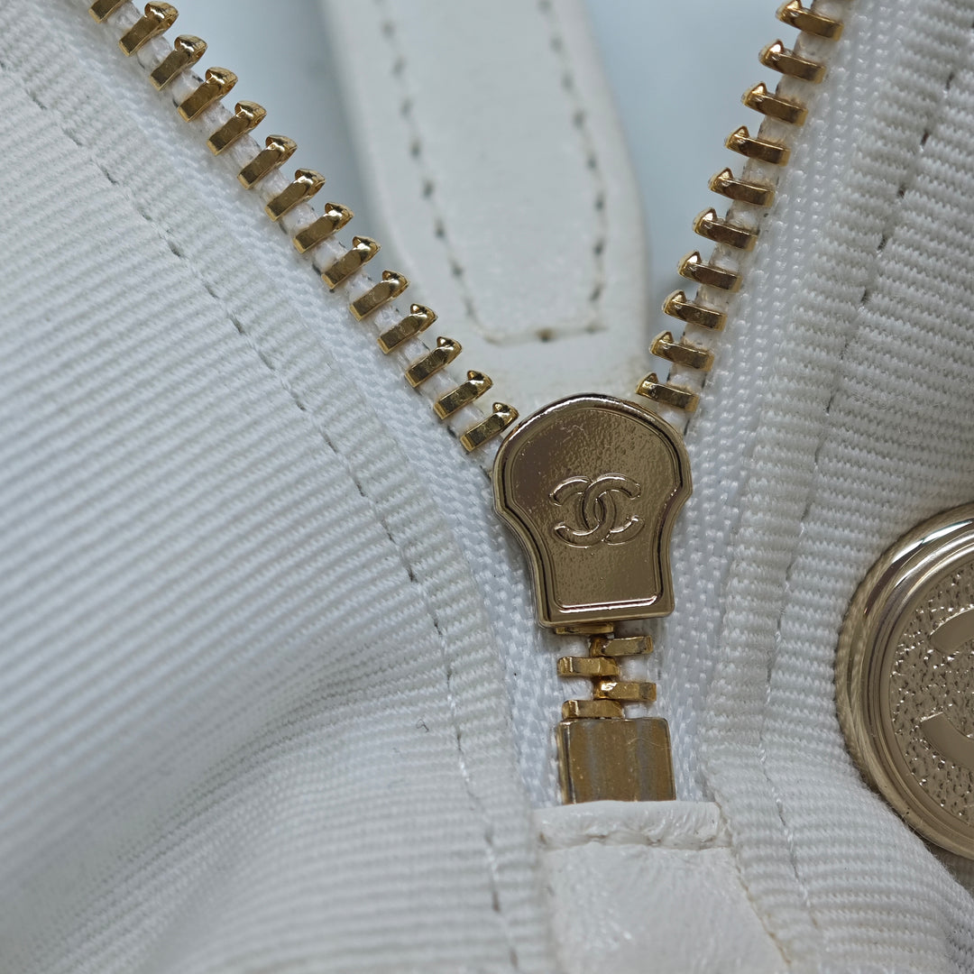 Chanel CC Matelassé Cuir d’agneau Cube Zip Pochette avec chaîne
