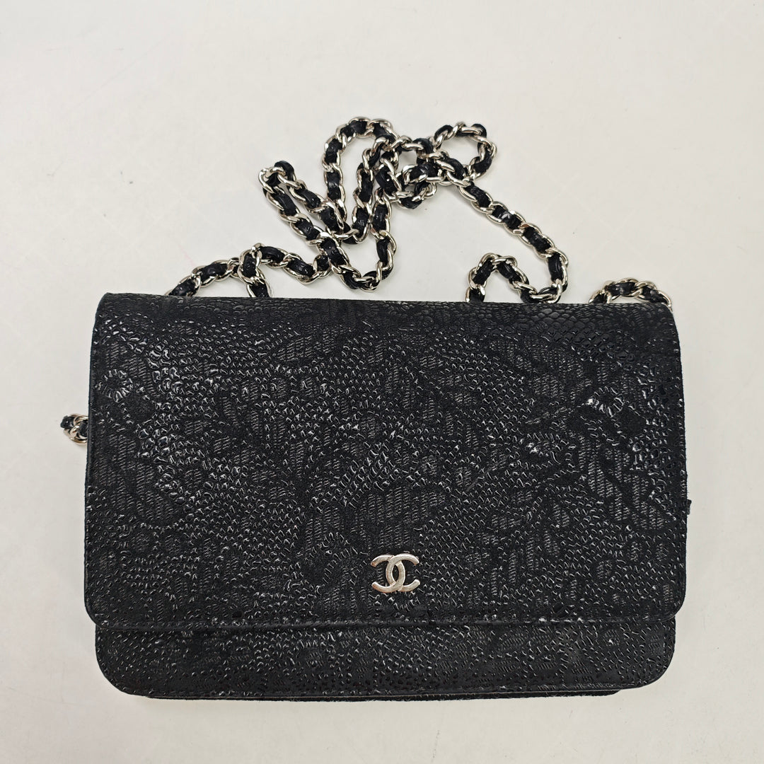 Chanel CC Lace Overlay Cuir de chèvre Wallet on Chain