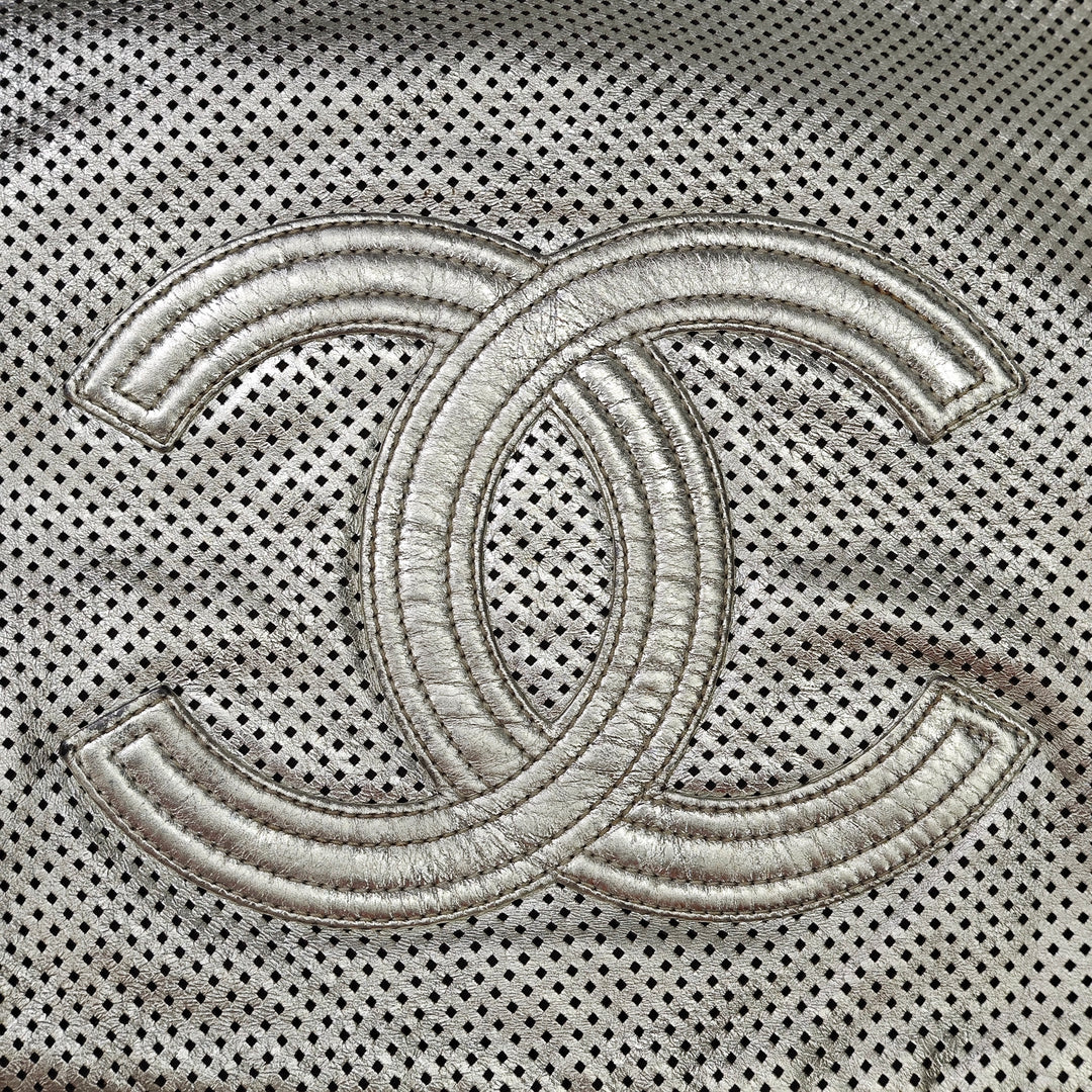 Chanel Large Metallic Glazed Cuir de veau perforé Rodeo Drive Sac