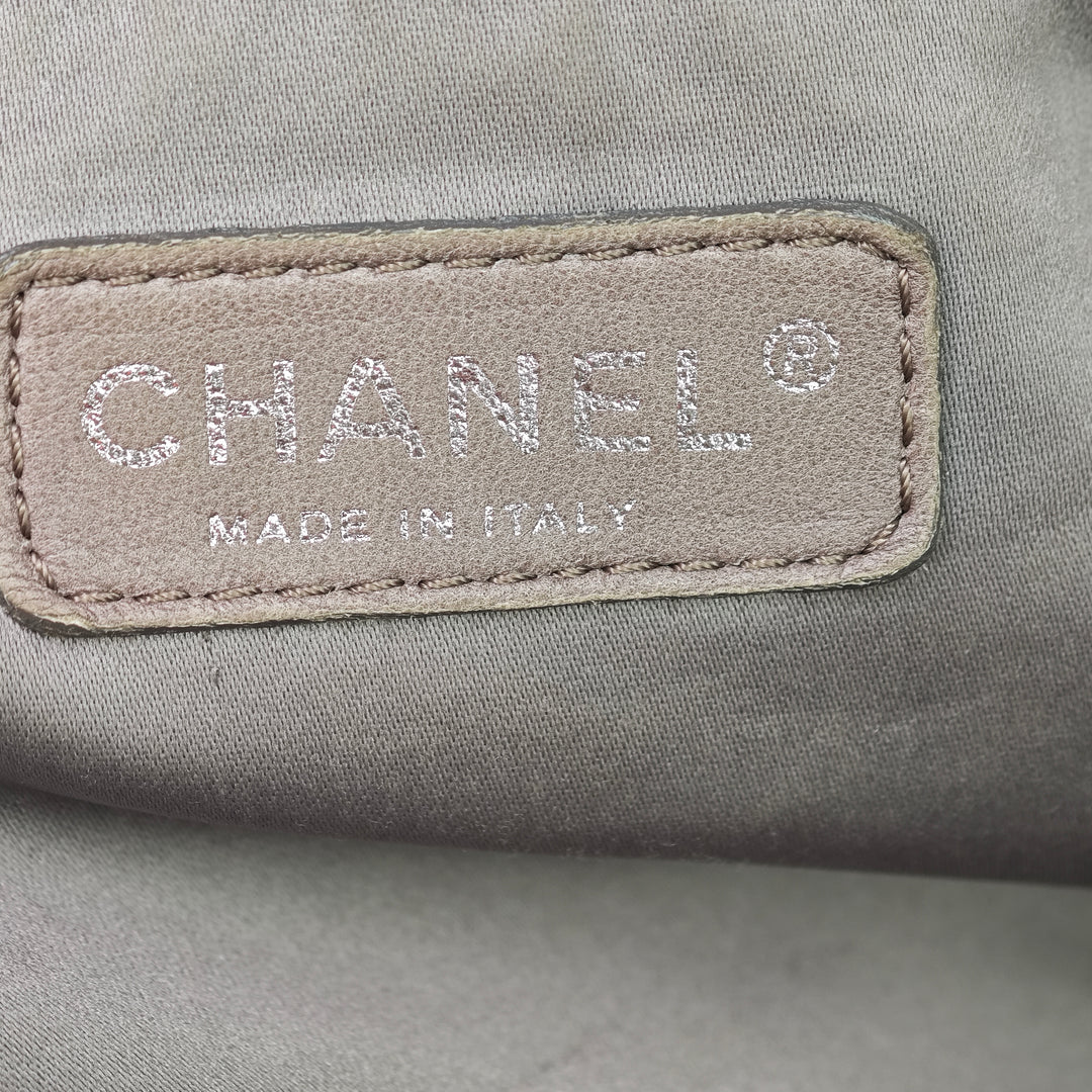 Chanel Large Metallic Glazed Cuir de veau perforé Rodeo Drive Sac