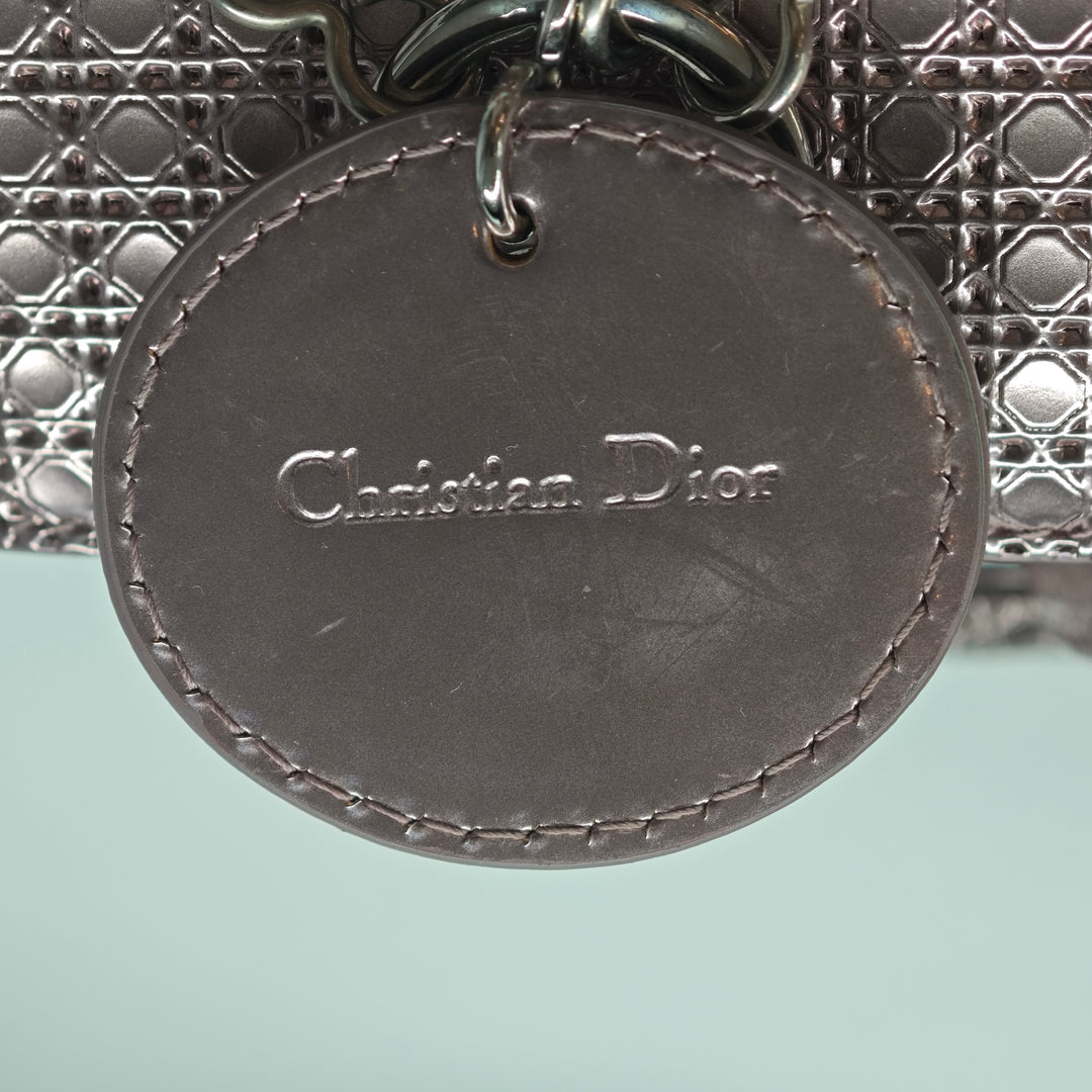 Dior Medium Metallic Cuir verni Microcannage Lady Dior