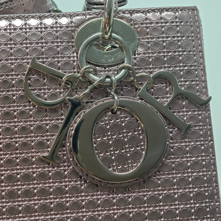 Dior Medium Metallic Cuir verni Microcannage Lady Dior