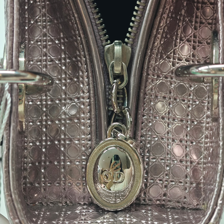 Dior Medium Metallic Cuir verni Microcannage Lady Dior
