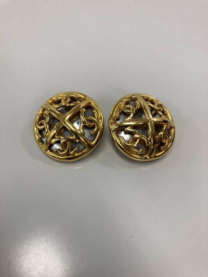 Chanel CC plaqué Button Clip On Boucles d’oreilles