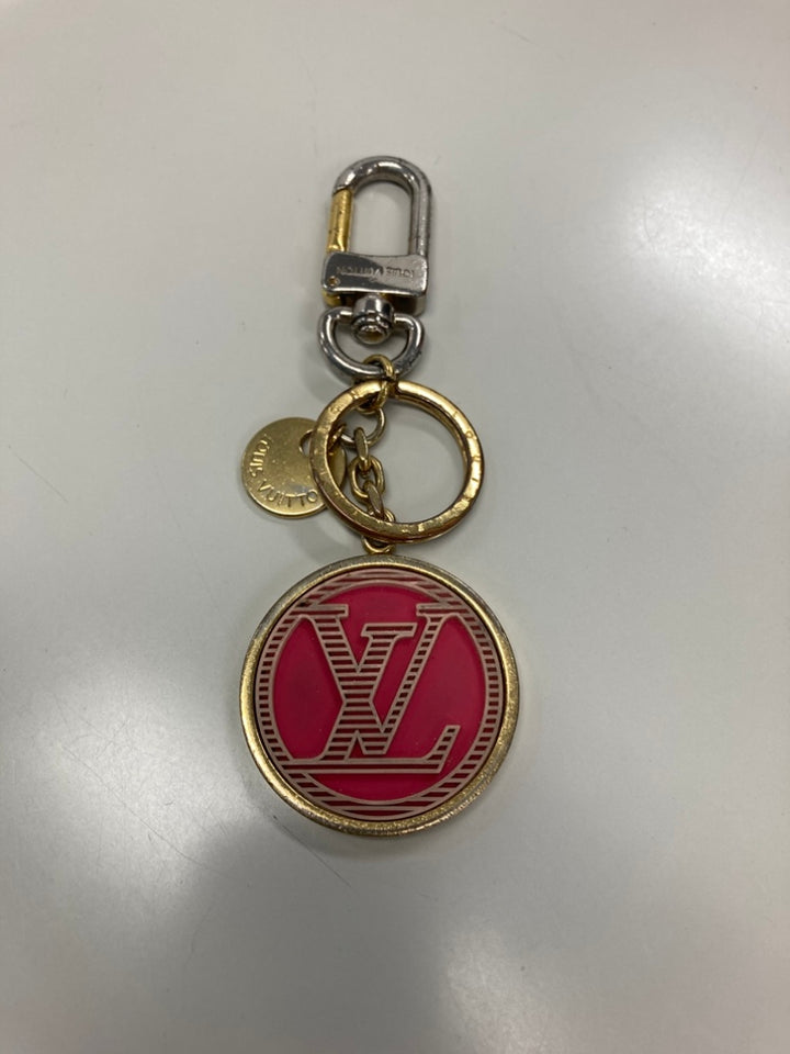Louis Vuitton plaqué et Resin LV Circle Key Holder et Bijou de sac