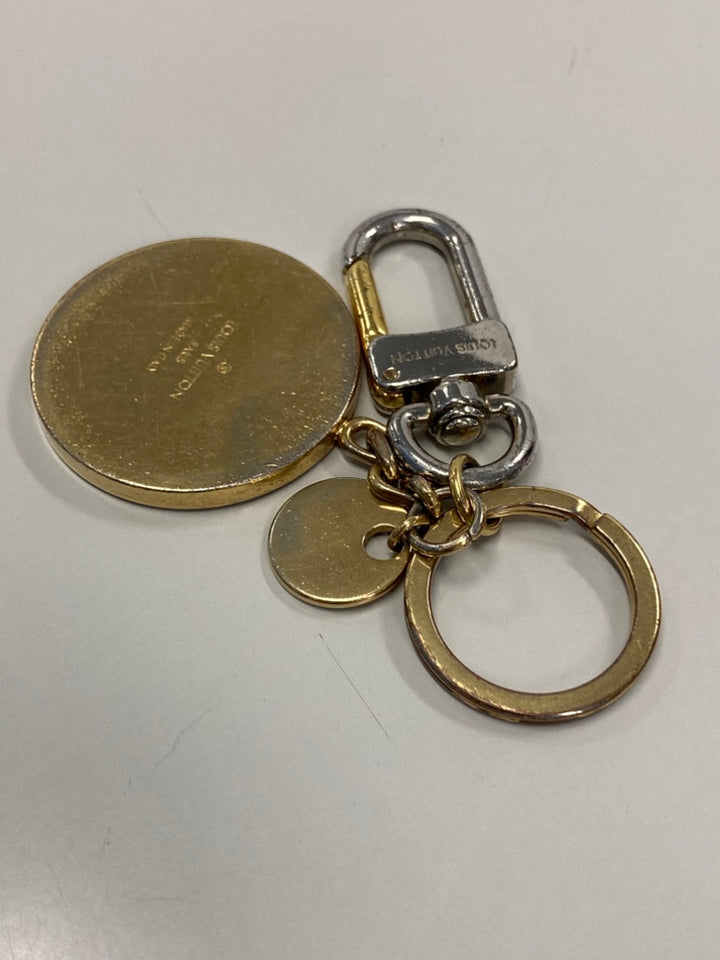 Louis Vuitton plaqué et Resin LV Circle Key Holder et Bijou de sac