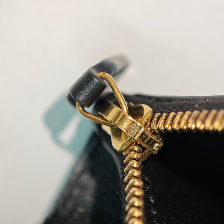 Saint Laurent Smooth Cuir de veau Monogram Kate Bicolor Pompon Portefeuille On Strap