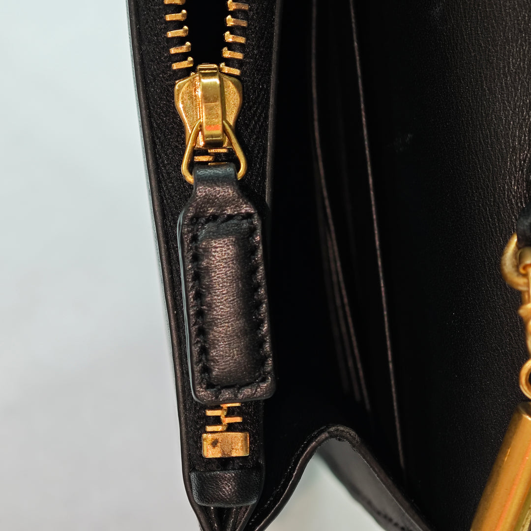 Saint Laurent Smooth Cuir de veau Monogram Kate Bicolor Pompon Portefeuille On Strap