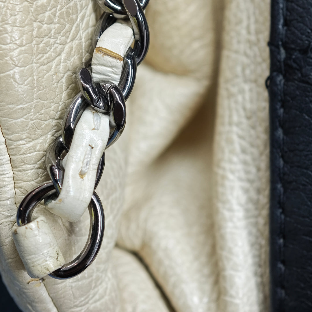 Chanel Small Bicolor Matelassé Cuir de veau Gabrielle Bucket Sac