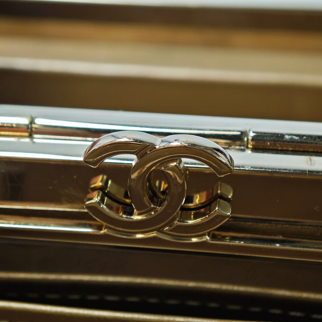Chanel Small Matelassé Cuir d’agneau Boîte avec chaîne