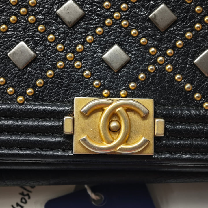 Chanel clouté Cuir de veau grainé Boy Wallet on Chain