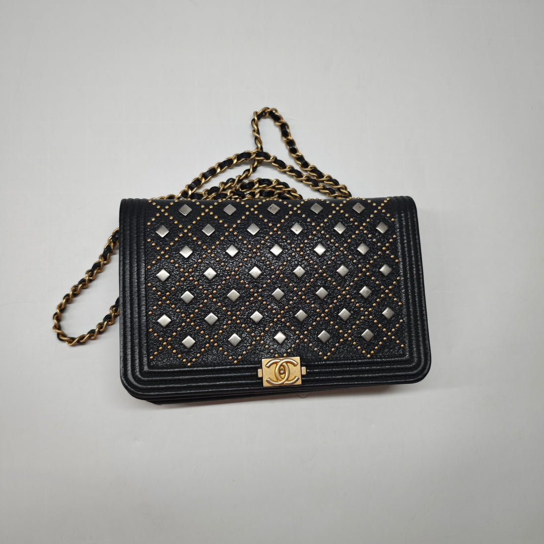 Chanel clouté Cuir de veau grainé Boy Wallet on Chain
