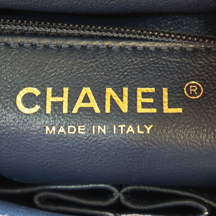 Chanel Small Reversed Chevron Cuir d’agneau à rabat