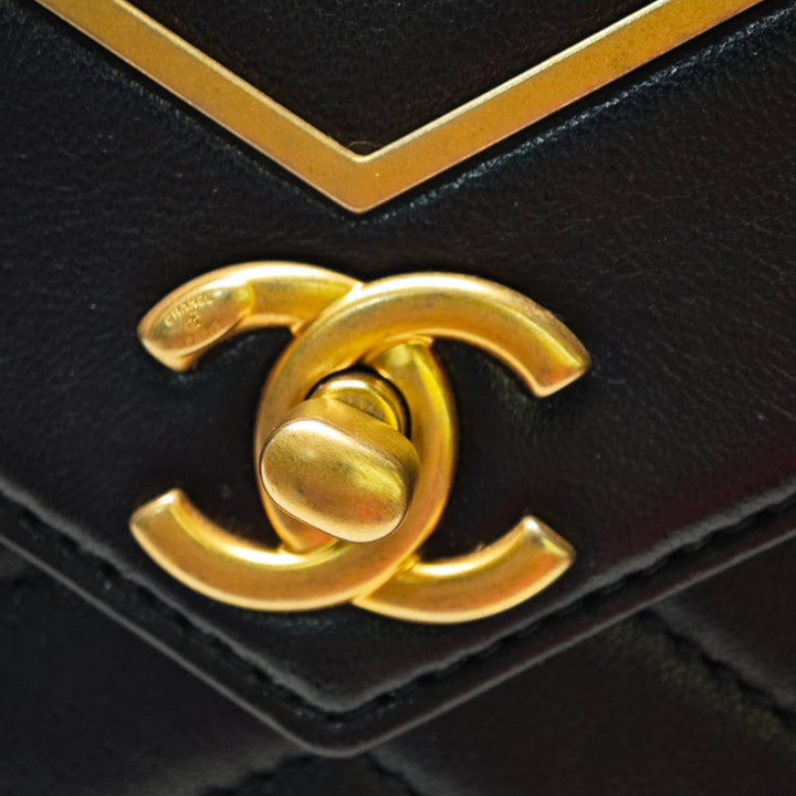 Chanel Small Reversed Chevron Cuir d’agneau à rabat