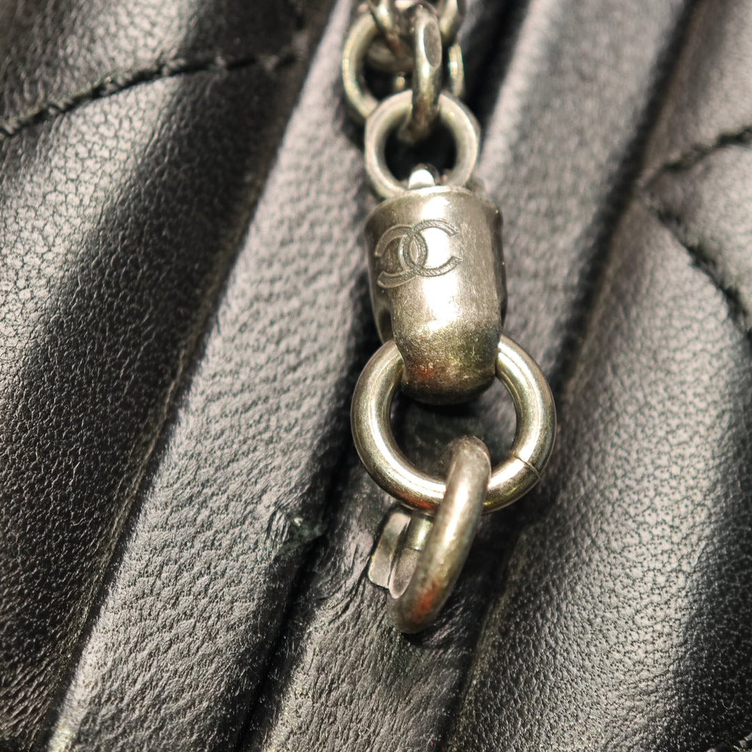 Chanel CC Matelassé Cuir d’agneau Kiss Lock Minaudiere Chain Sac porté croisé