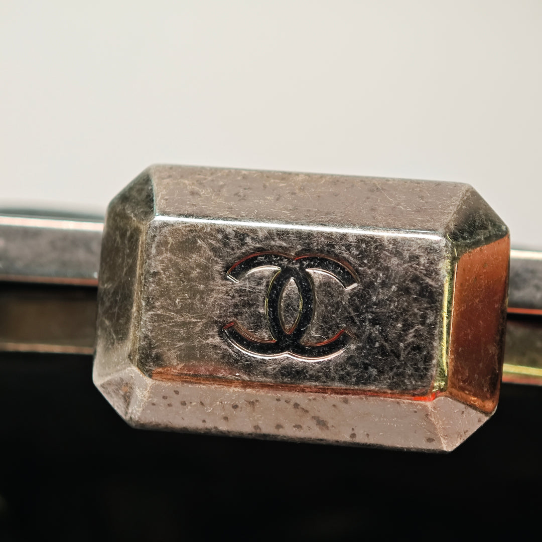 Chanel Matelassé Iridescent Cuir de veau Chic Quilt Frame Sac