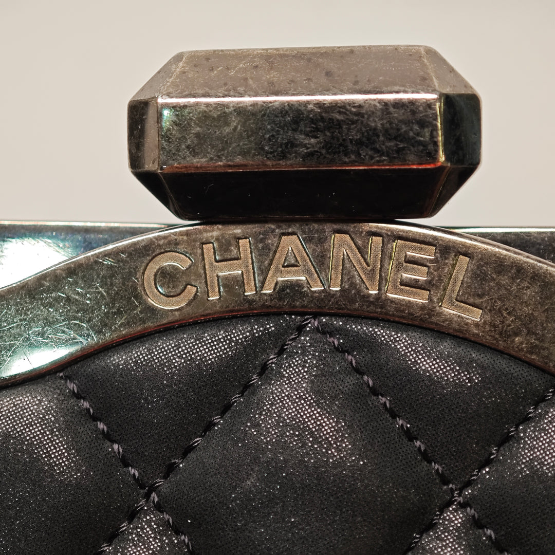 Chanel Matelassé Iridescent Cuir de veau Chic Quilt Frame Sac
