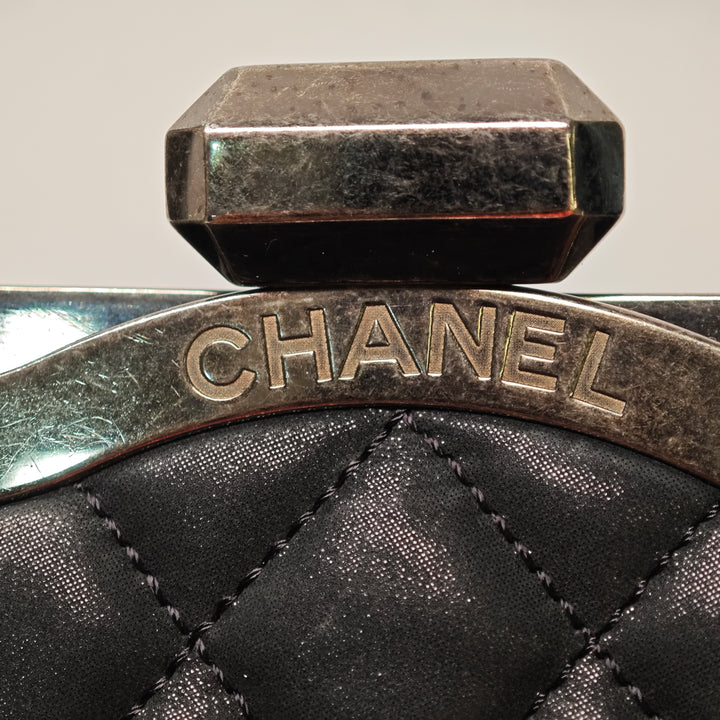 Chanel Matelassé Iridescent Cuir de veau Chic Quilt Frame Sac
