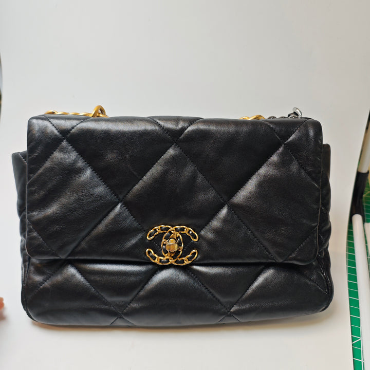 Chanel Large Cuir d’agneau 19 à rabat