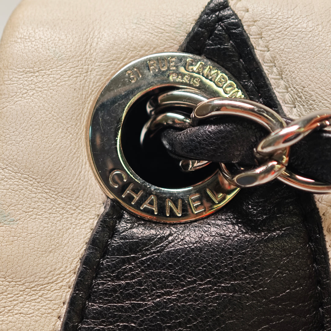 Chanel CC Cuir d’agneau Graphic Patchwork Rabat intégral