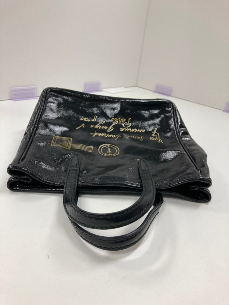 Saint Laurent Small Textured Cuir verni Y Mail Cabas