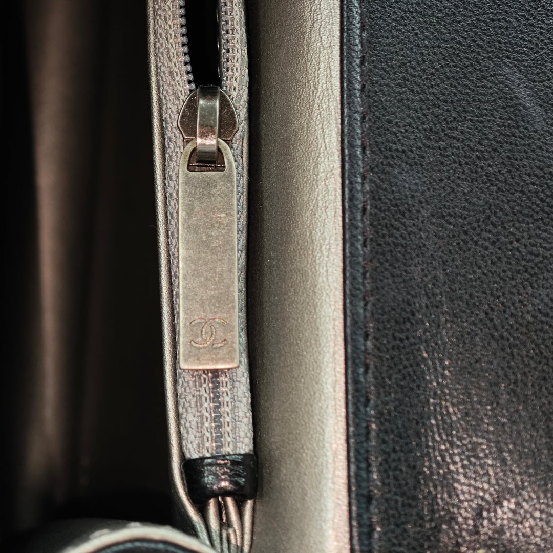 Chanel Medium Matelassé Cuir de chèvre Chic Perles à rabat