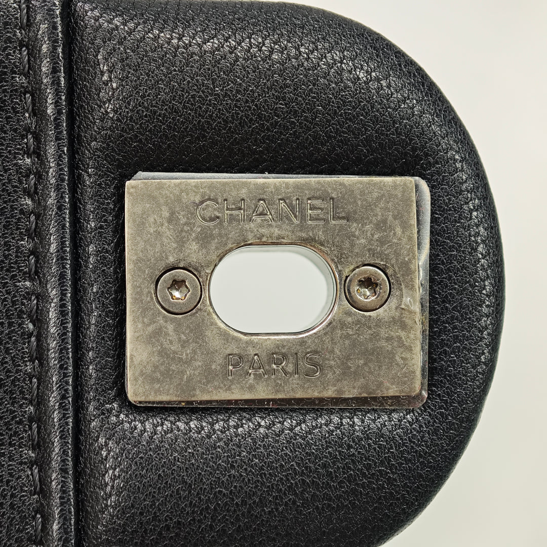 Chanel Medium Matelassé Cuir de chèvre Chic Perles à rabat