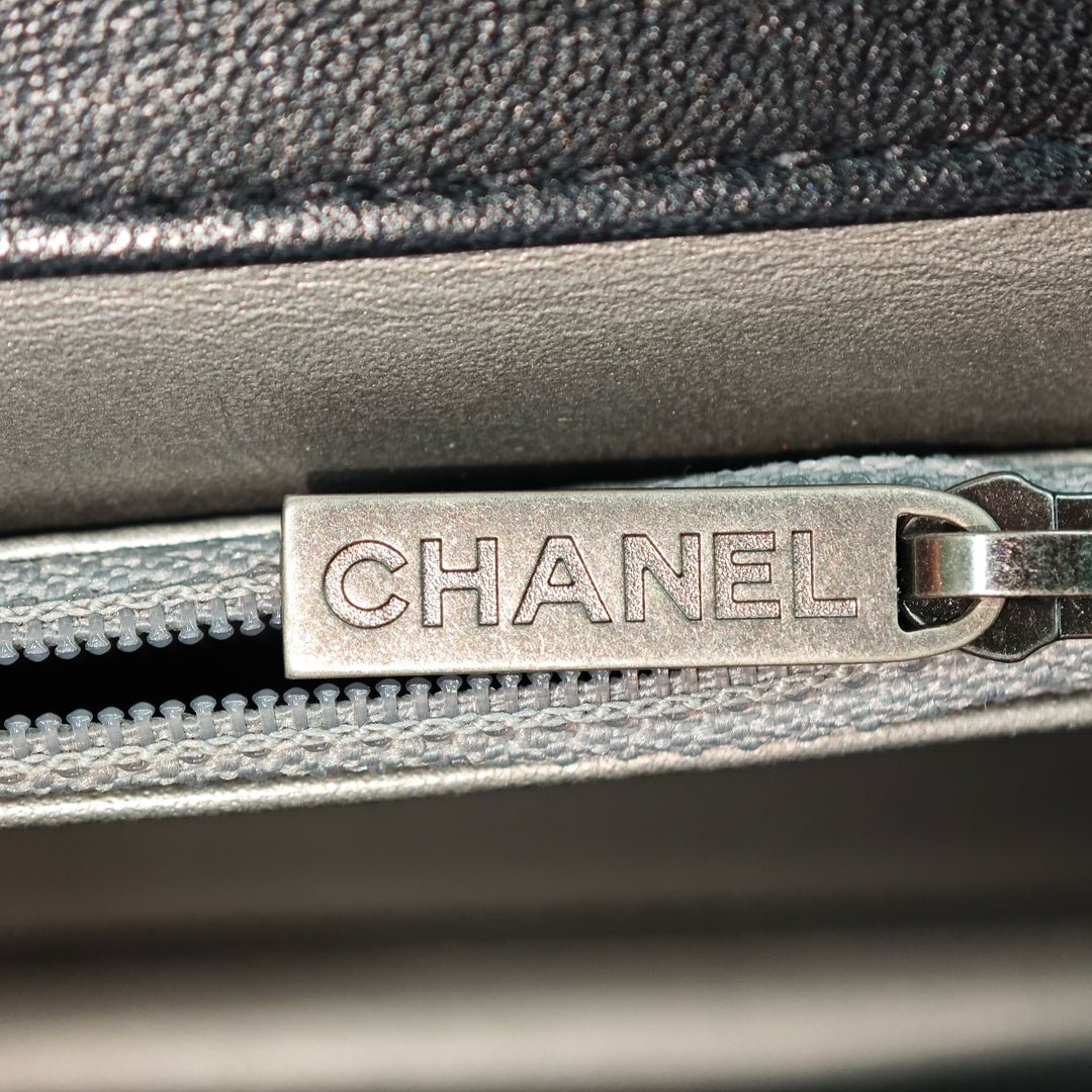 Chanel Medium Matelassé Cuir de chèvre Chic Perles à rabat