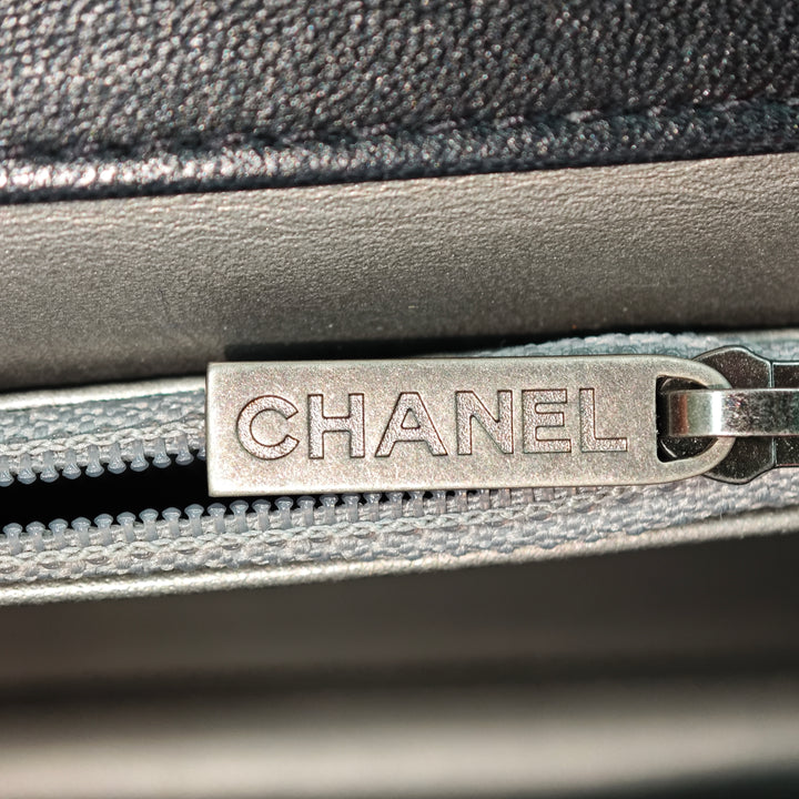 Chanel Medium Matelassé Cuir de chèvre Chic Perles à rabat