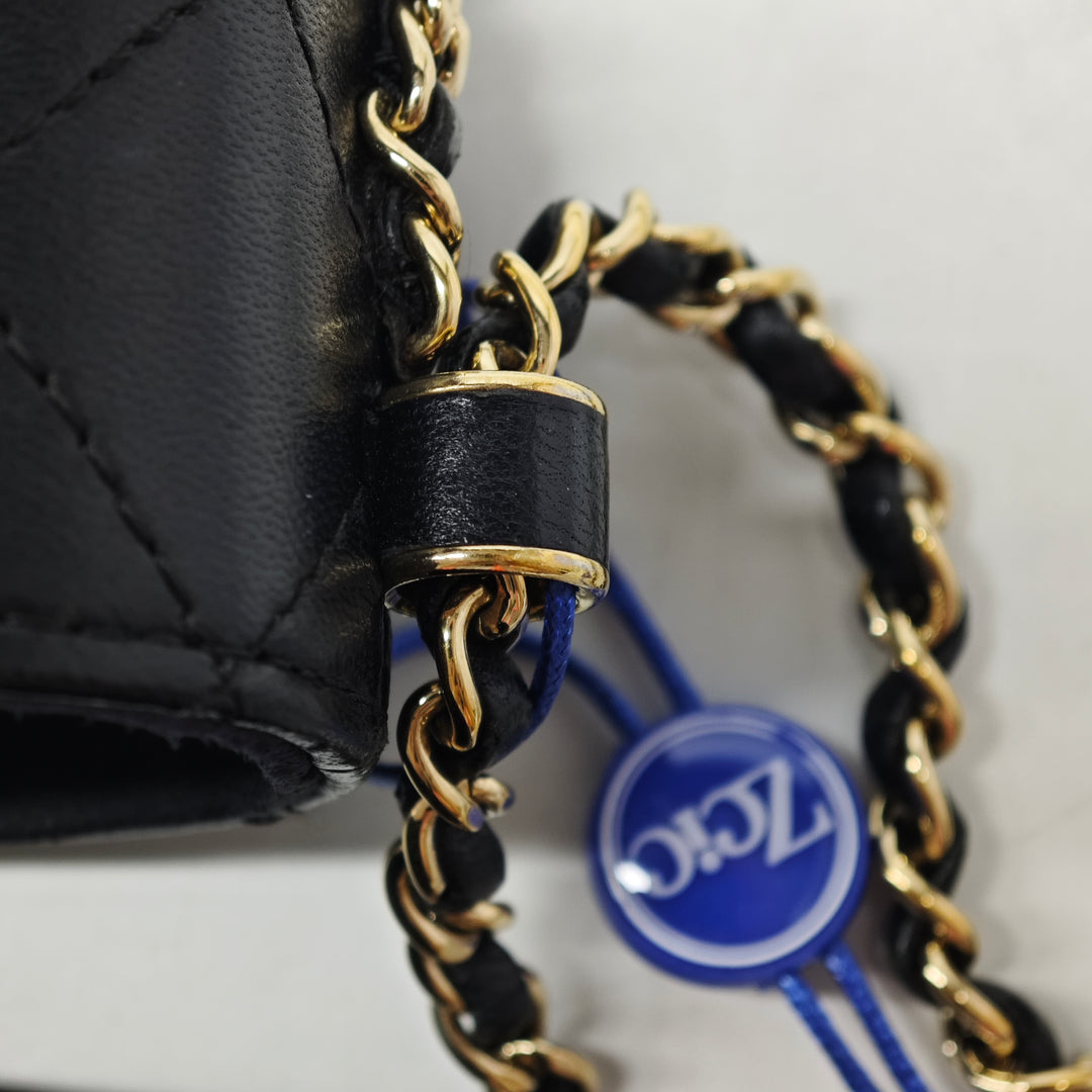 Chanel CC Matelassé Cuir d’agneau Sac rond à chaîne Phone Holder