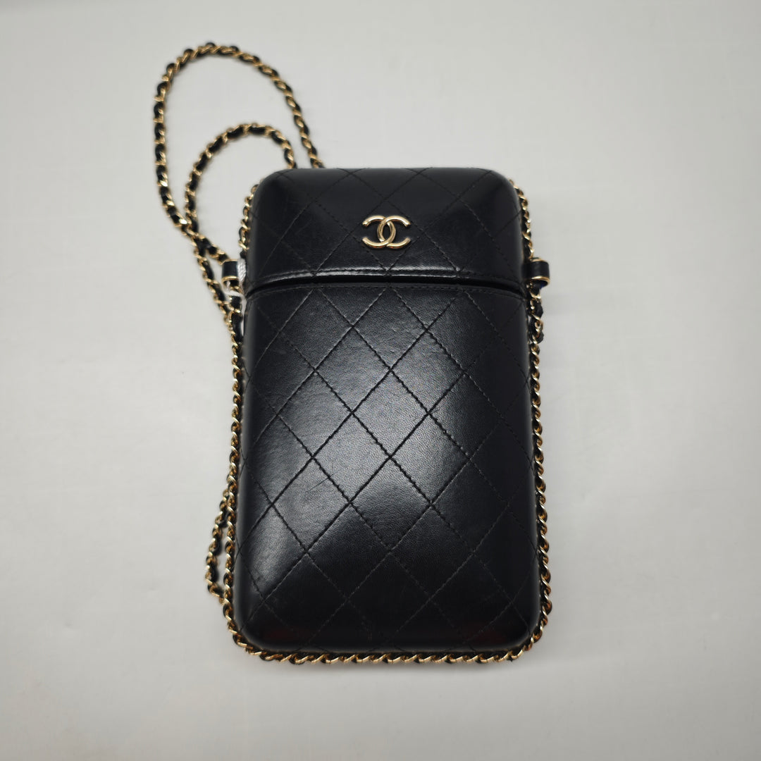 Chanel CC Matelassé Cuir d’agneau Sac rond à chaîne Phone Holder