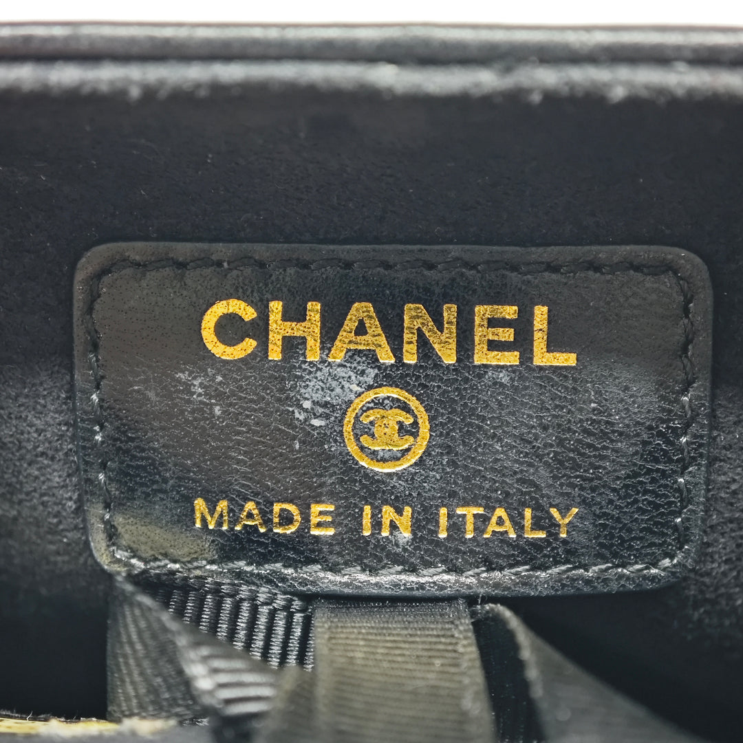 Chanel CC Matelassé Cuir d’agneau Sac rond à chaîne Phone Holder