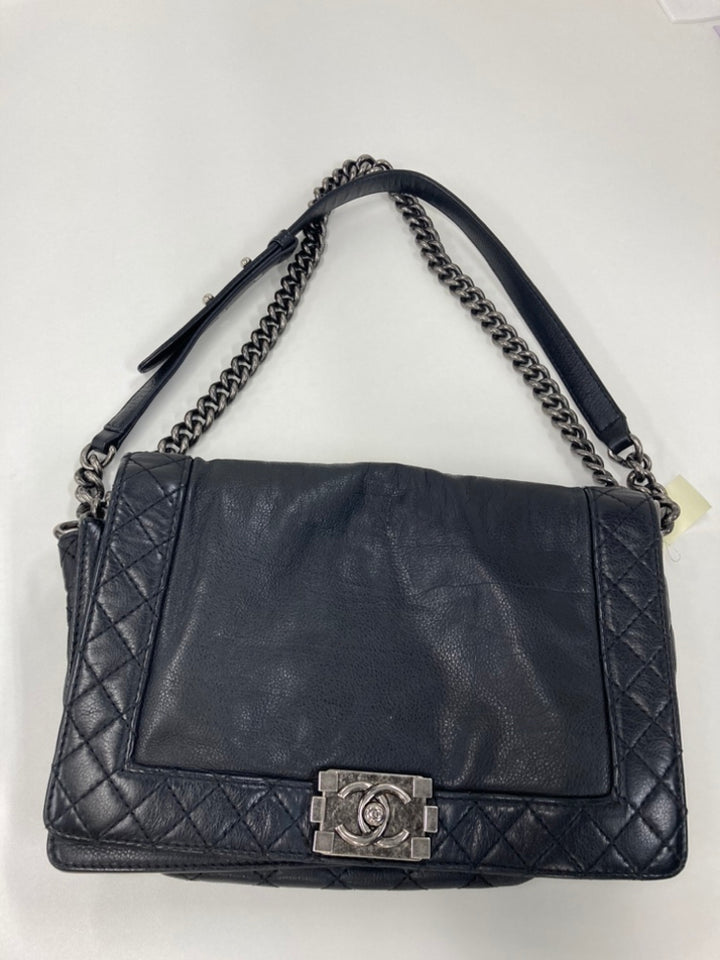 Chanel Medium Cuir de veau Boy Reverso à rabat