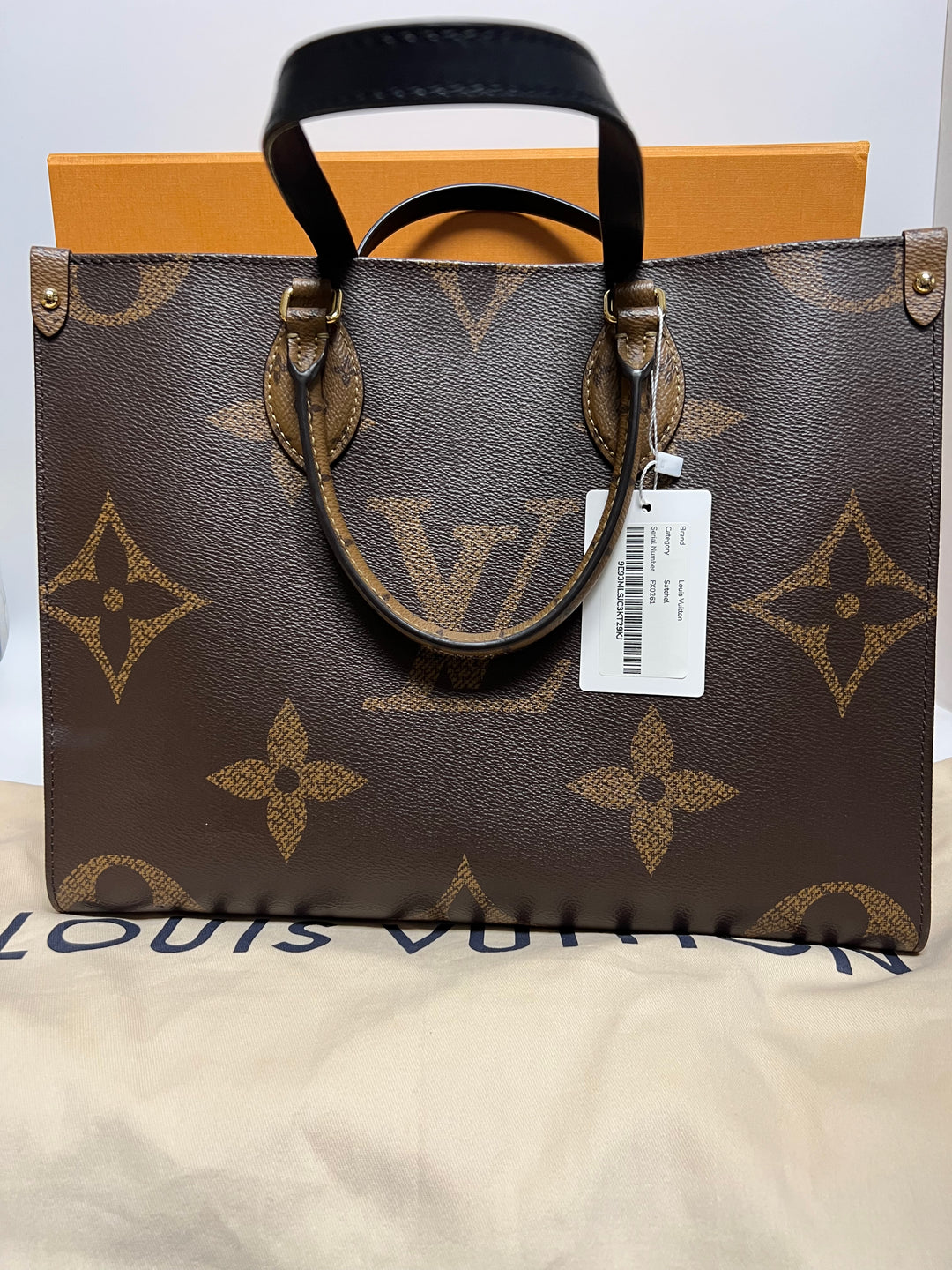 Louis Vuitton Monogram Reverse Giant OnTheGo MM