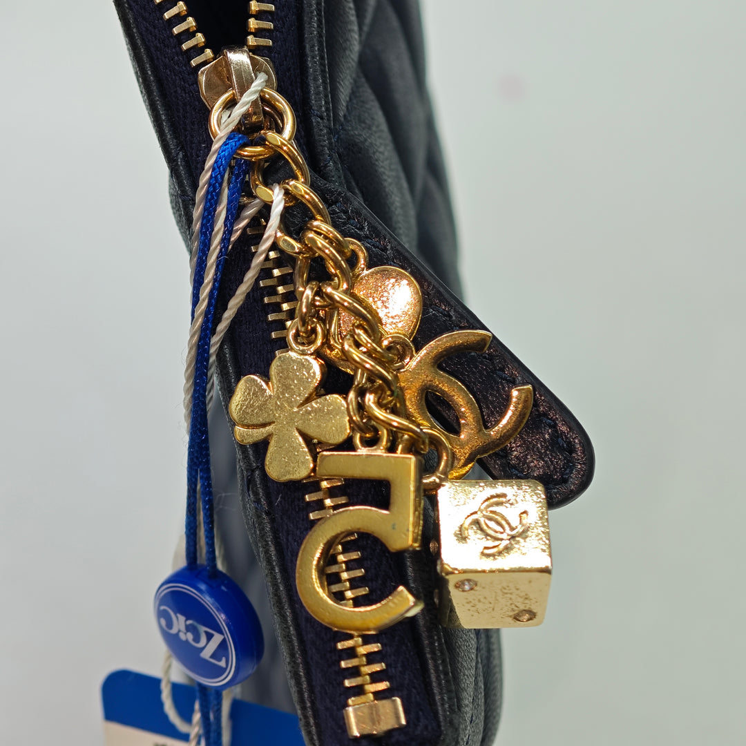 Chanel Large Matelassé Cuir d’agneau Casino Charms O Étui Pochette