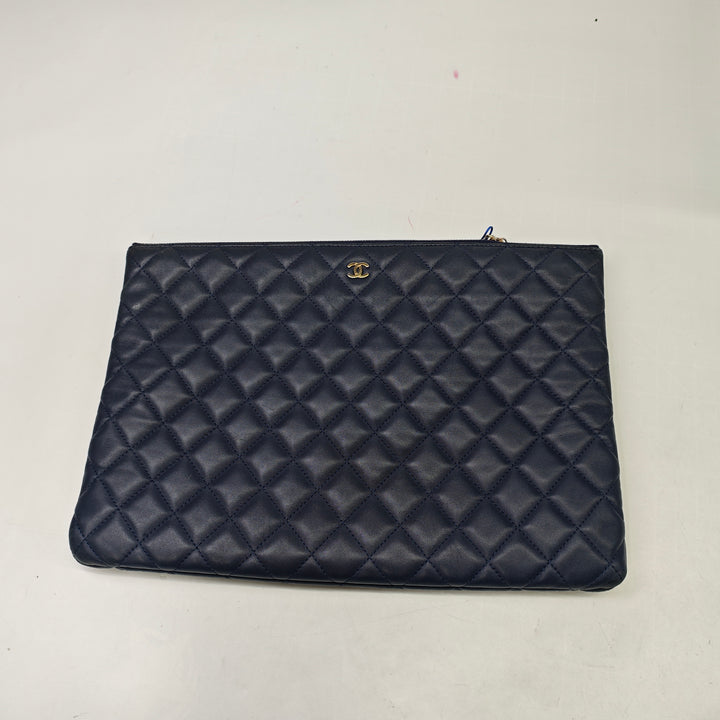 Chanel Large Matelassé Cuir d’agneau Casino Charms O Étui Pochette