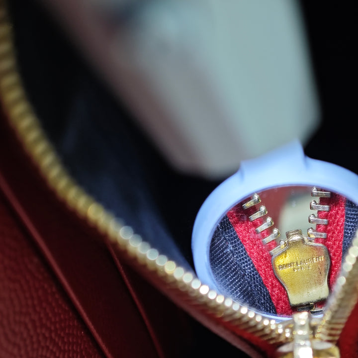 Saint Laurent Grain De Poudre Cassandre Envelope Chain Portefeuille