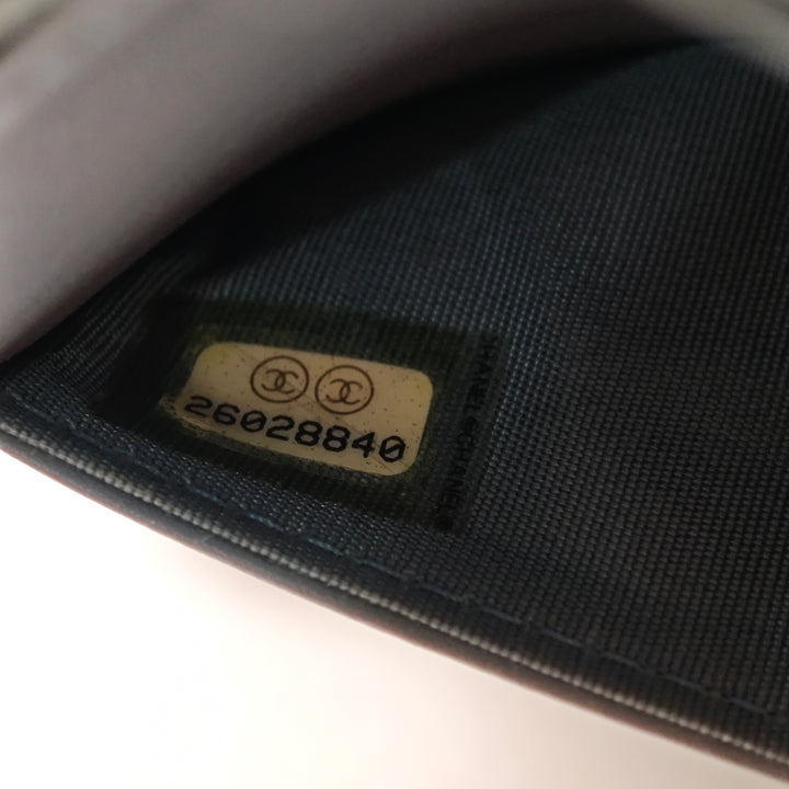 Chanel CC Matelassé Ombre Cuir verni et vieilli Cuir de veau Cristal Wallet on Chain