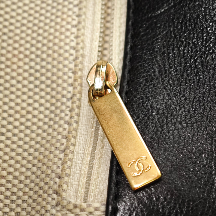 Chanel Matelassé Cuir de veau Stitch Retro Chain Accordion à rabat