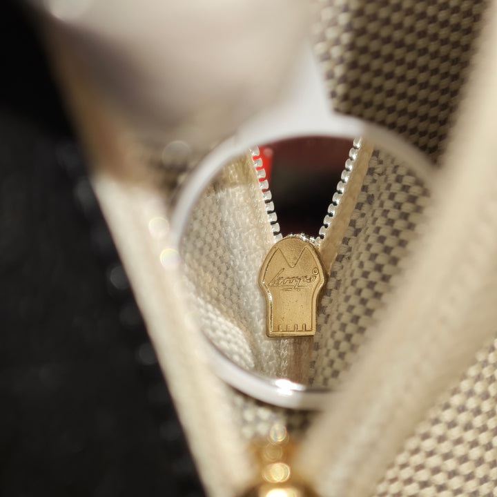 Chanel Matelassé Cuir de veau Stitch Retro Chain Accordion à rabat